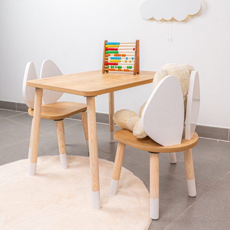 Tischset mit 2 Stühlen und Hasenohren aus naturbelassenem Holz | Design Bunny - Galeriebild 1 von Cozy Collections