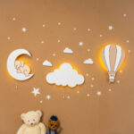 LED-Wandnachtlicht Elefant auf bemaltem Holzmond, handgefertigt - Variantenbild Modell Komplettes Set mit 3 Teilen von Cozy Collections