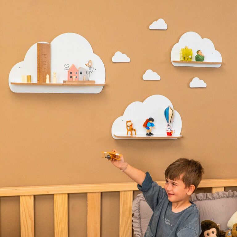 Set mit 3 weißen Wandregalen in Wolkenform aus Holz | Kinderzimmerdekoration - Produktbild von Cozy Collections