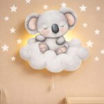 Wandnachtlicht Koala schlafend auf Wolke | LED Nachtlicht Holz