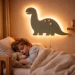 Dinosaurier LED-Wandnachtlicht aus Holz Salbeigrün | LED Nachtlicht Holz