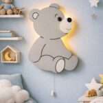 Sitzendes Bärchen LED-Wandnachtlicht aus Holz | LED Nachtlicht Holz